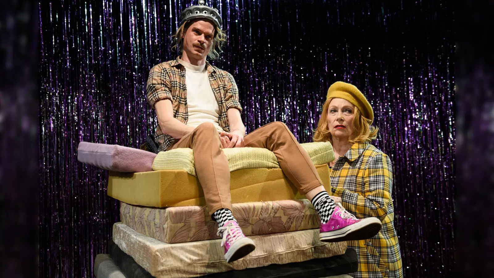 König Summserum ist nur ein Penner mit Krone: "Der letzte Dreck" mit Arno Friederich und Gabi Geist. (Foto: Jean-Marc Turmes)