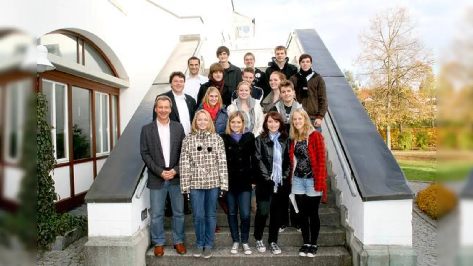 Die Teilnehmer des P-Seminars zu Besuch im Wolf-Ferrari-Haus mit Bürgermeister Thomas Loderer und dem Leiter des Wolf- Ferrari-Haus Horst Frank. 	 (Foto: privat)