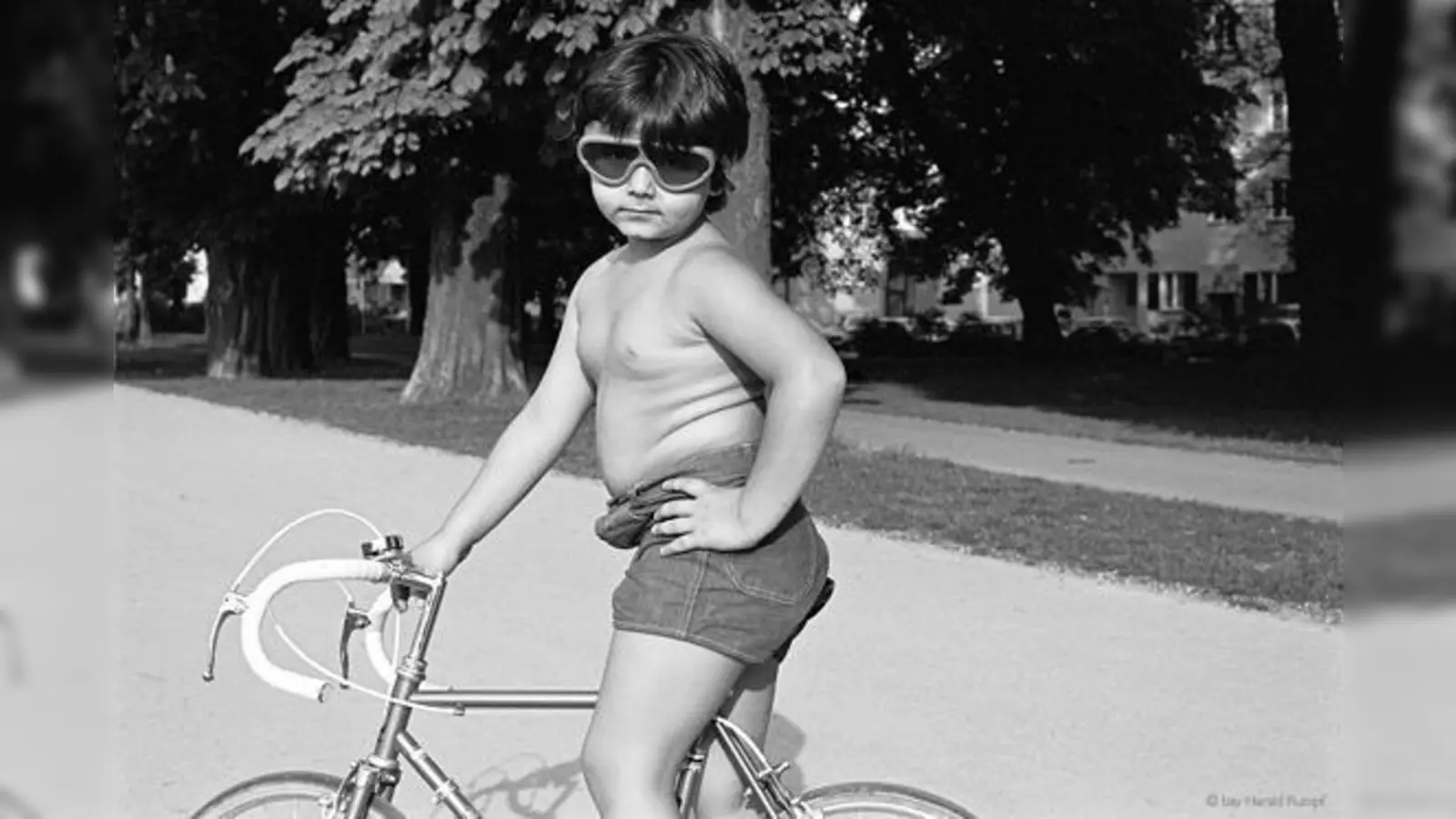 München in Schwarzweiß - Anfang der 80er war das noch gang und gäbe. Das Motiv könnte heute nicht mehr genau so entstehen. Die Details verraten die Vergangenheit. Trotzdem hat man das Gefühl, es wäre gerade erst gestern gewesen.  (Foto: © Harald Rumpf)