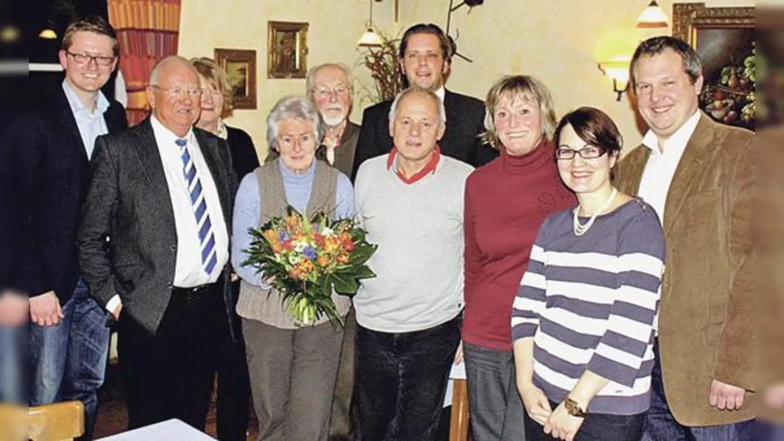 Der aktuelle Vorstand der CSU Waldperlach (v.  (Foto: Dr. Wolfgang Stefinger, Paul Messner, Barbara Gau, Anneliese Degel, Hans Wagner, Philipp von Berg (h.), Franz Ostermeier, Gerlinde Stefinger, Lejla Isic und der Truderinger CSU-Chef Sebastian Schall.	Fot)