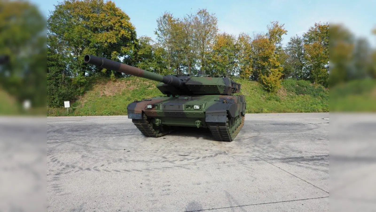 Die Panzerteststrecke des Rüstungsunternehmens Krauss-Maffei Wegmann befindet sich an der Ludwigsfelder Straße. (Foto: KMW)