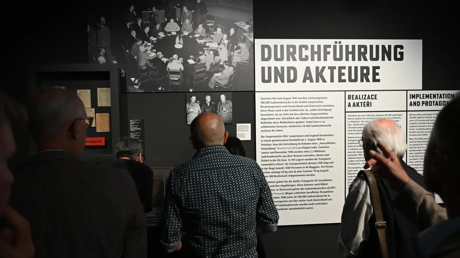Der Besuch der Sonderausstellung „Human und menschlich …? Die regulierte Vertreibung der Sudetendeutschen“ ist generell kostenfrei. Zur Langen Nacht der Museen gibt es Führungen. (Foto: Daniel Mielcarek/Sudetendeutsches Museum)