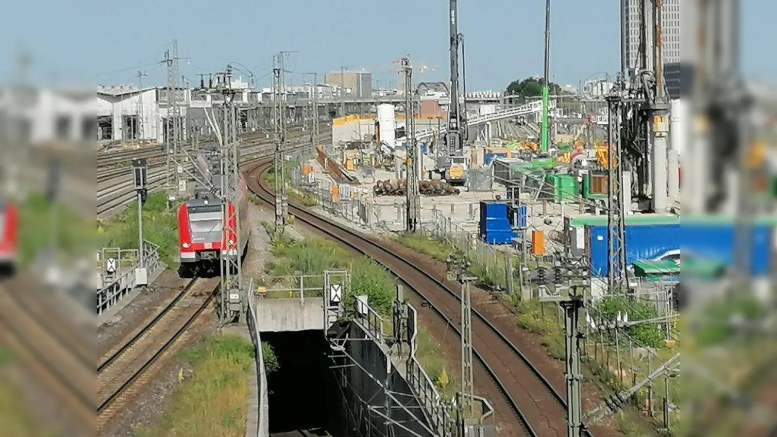 Warnsignale: An der Baustelle der zweiten Stammstrecke werden in den nächsten Monaten auch nachts Warnsignale zu hören sein. (Foto: job)