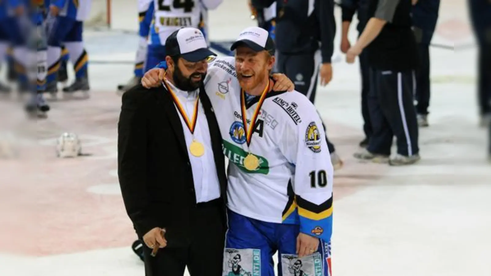 Christian Winkler schätzt Niklas Hede als Sportler und als Vorbild. Daher bedauert er das Ende dessen aktiver Eishockeykarriere besonders.	 (Foto: Heike Feiner)