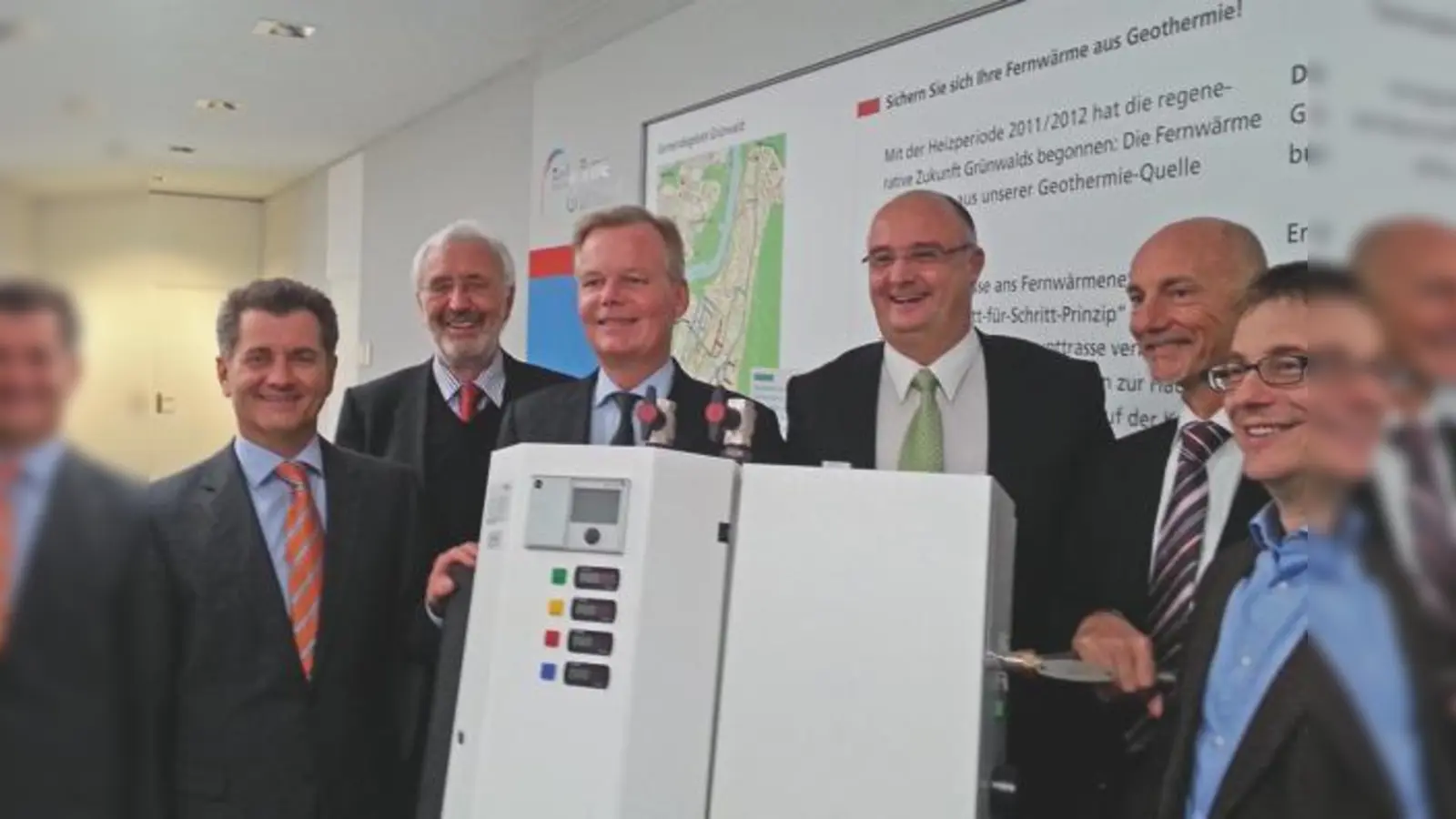 »Gipfeltreffen« zur Geothermie im Grünwalder Rathaus, (v. l.) Wolfgang Geisinger, Dr. Erwin Knapek, 1. Bürgermeister Jan Neusiedl, Andreas Lederle, Peter Lohr und Dr. Christian Plet.	 (Foto: VA)