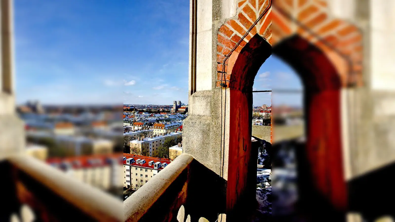 München und seine Marienkirchen  Blick vom Turm der Mariahilfkirche zum Frauendom.	 (Foto: G. Heigl)