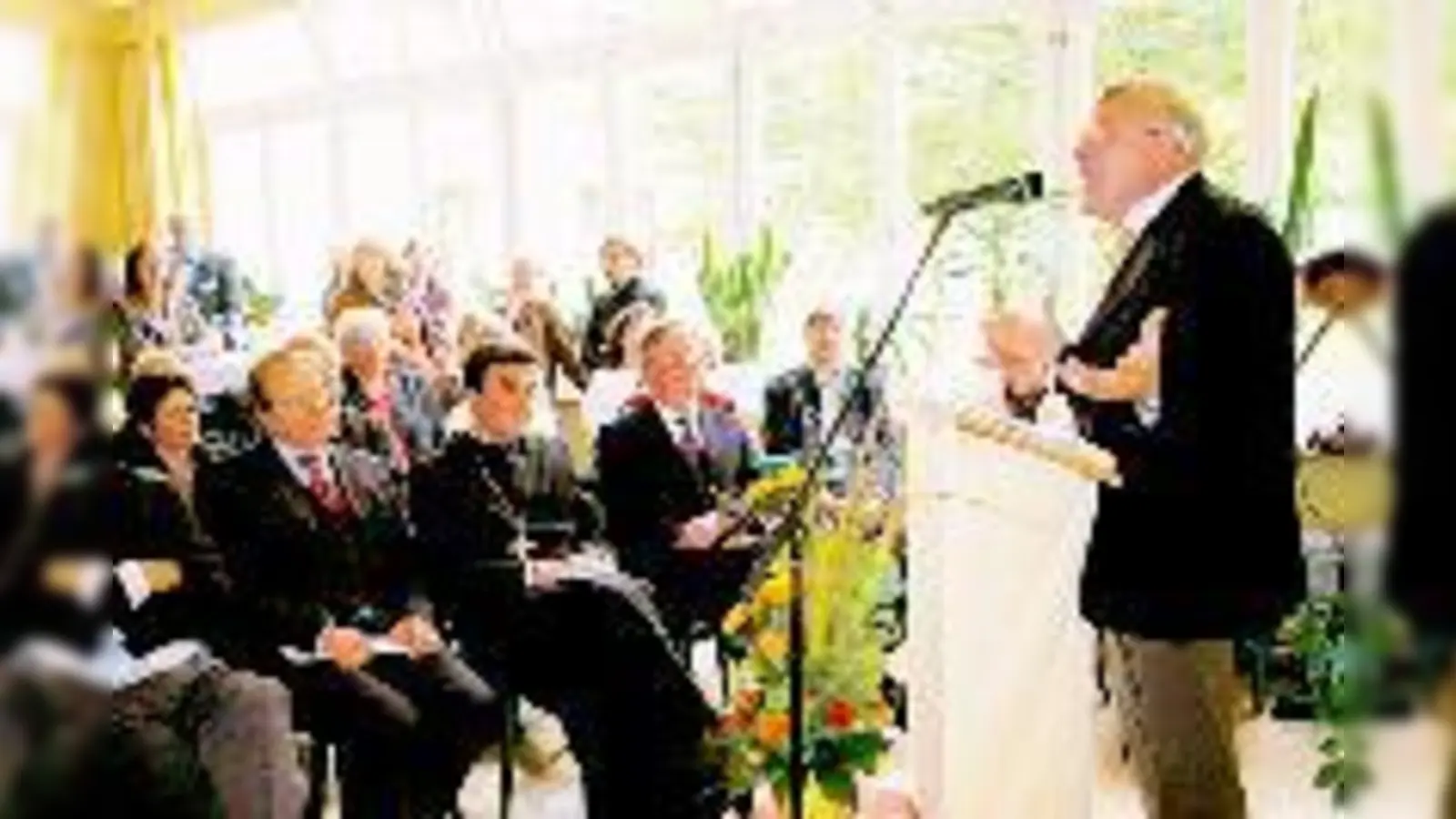 Begrüßung der Gäste durch den KMFV-Geschäftsführer Viktor Münzer (r.) zu den Feiern anlässlich des  50. Jubiläums am vergangenen Freitag.  (Foto: Hettich)