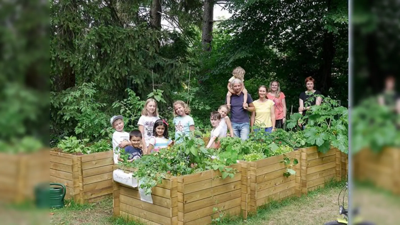 Sechs Familien kümmern sich begeistert um die acht neuen Hochbeete auf der Hans-Watzlik-Wiese.	 (Foto: privat)