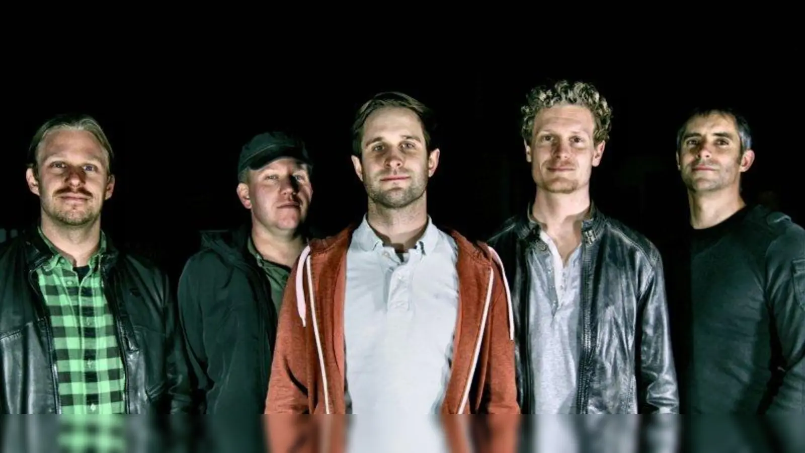 Sommer 2008: In einer kleinen Dachwohnung in Maxvorstadt treffen sich wöchentlich drei<br>Jungs zum Musizieren. Zunächst als rein akustisches Projekt geplant, entstehen bald die<br>ersten Songs, die auch vor Publikum zünden. Doch Florian Hirth (Gesang/Gitarre), Stefan Oesterlin (Bass) und Matthias Beckmann (Gitarre) wollen mehr. Mit Gottfried Schmid findet sich Anfang 2010 ein Drummer und Multiinstrumentalist. „Murphy's Child” ist<br>geboren. Um das musikalische Portfolio noch zu erweitern, holen sich „Murphy's Child” mit Andi  die zweite Hälfte der Brüder Oesterlin ins Team. Deutlich rockiger als zu Beginn<br>präsentieren sich „Murphy's Child” heute voller Tatendrang und heiß auf die Bühne. (Foto: pi)