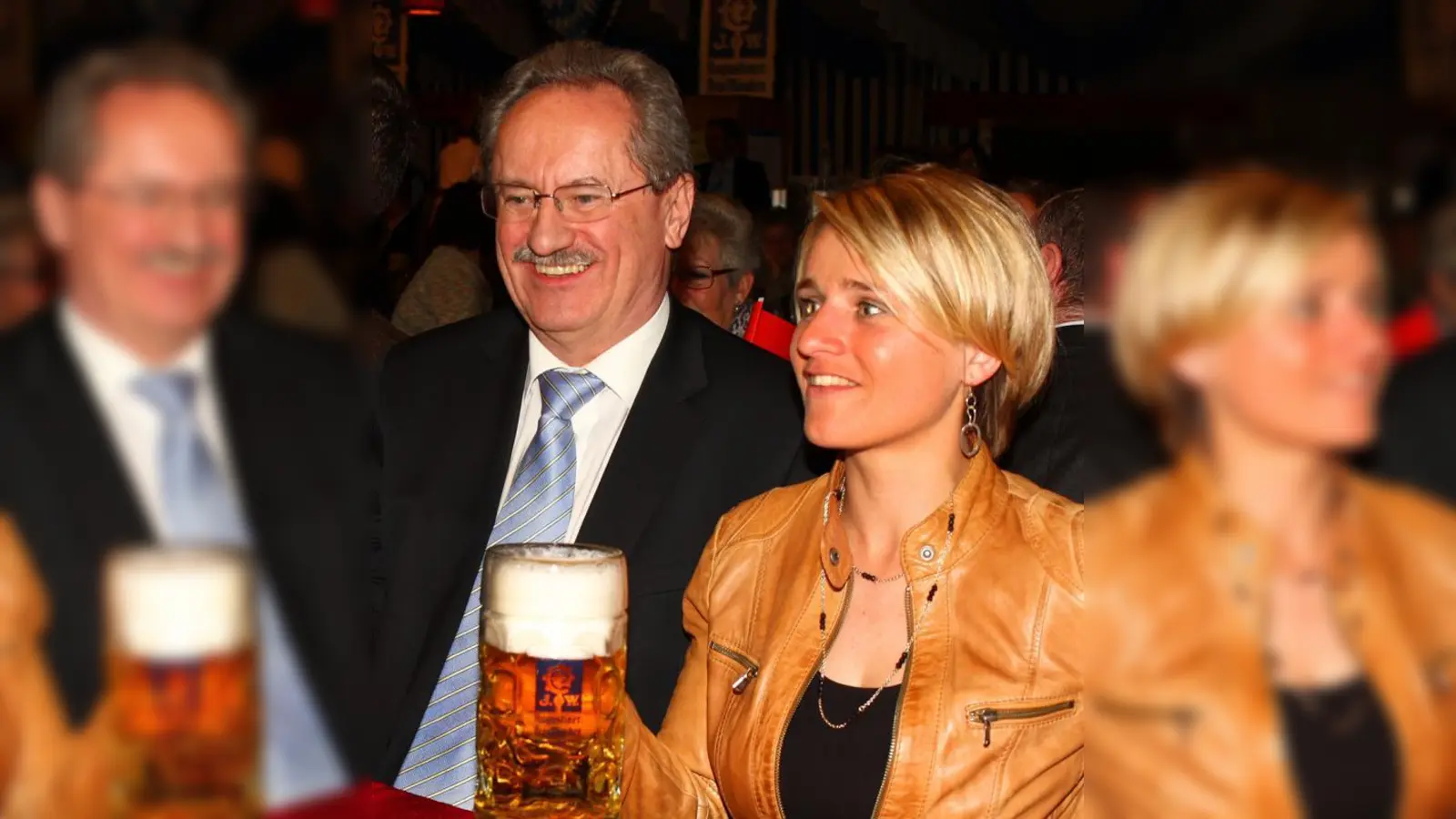 Christian Ude mit Verena Bentele, vierfacher WM- und zwölffacher Paralympics-Siegerin beim Fürstenrieder Frühlingsfest. Am Montag präsentierte Bentele beim DOSB die Münchner Bewerbung und sprach von ihrem Traum, der in neun Jahren, genau fünfzig Jahre nach den Sommerspielen 1972 in München, in Erfüllung gehen könnte. „Wir alle haben den Traum, Olympische Spiele nach 50 Jahren wieder begrüßen zu können.” (Foto: Patricia Prankl)