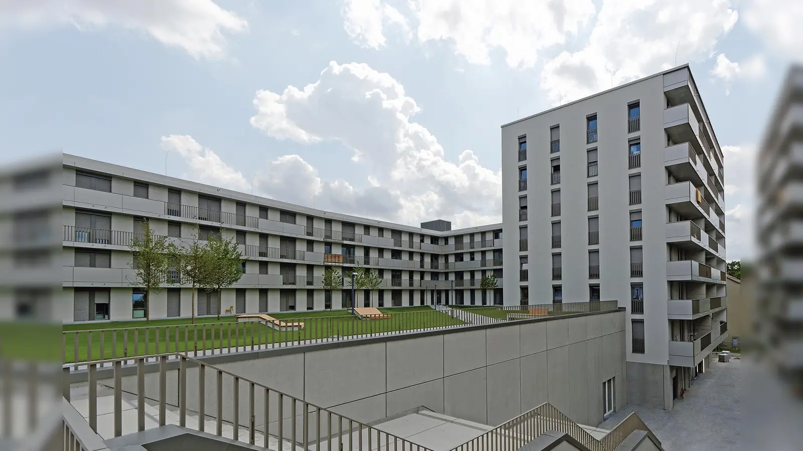 Der ruhige Innenhof des Gewofag-Pilotprojekts Azubiwohnen am Innsbrucker Ring. (Foto: R. Weegen)