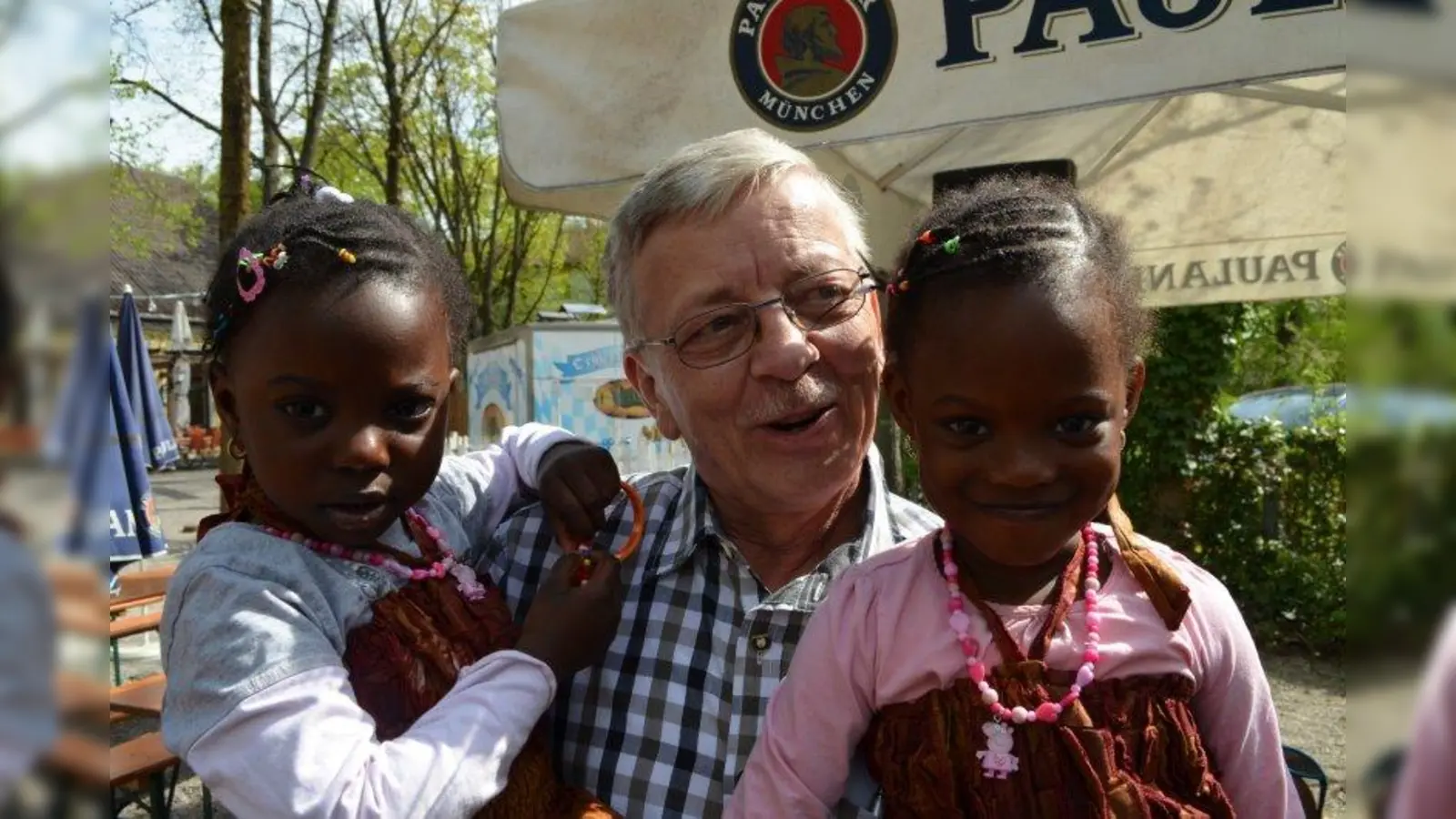 Erwin Ritthaler ließ sich nicht gerne fotografieren, mit fröhlichen Kindern im Arm machte er aber manchmal eine Ausnahme. (Foto: eis)