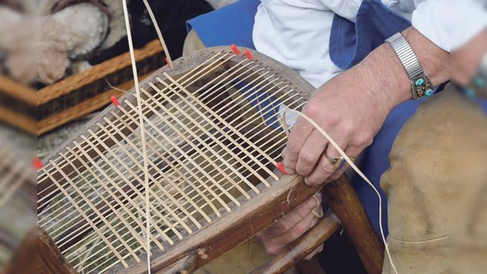 An diesem Wochenende ist Trachten- und Handwerkermarkt im Museumsdorf am Schliersee. Am Sonntag, 23. April, wird der Tag des Bieres mit Brauereiführung, Bierverkostung und Picherfest gefeiert.	  (Foto: Wasmeier Freilichtmuseum Schliersee)