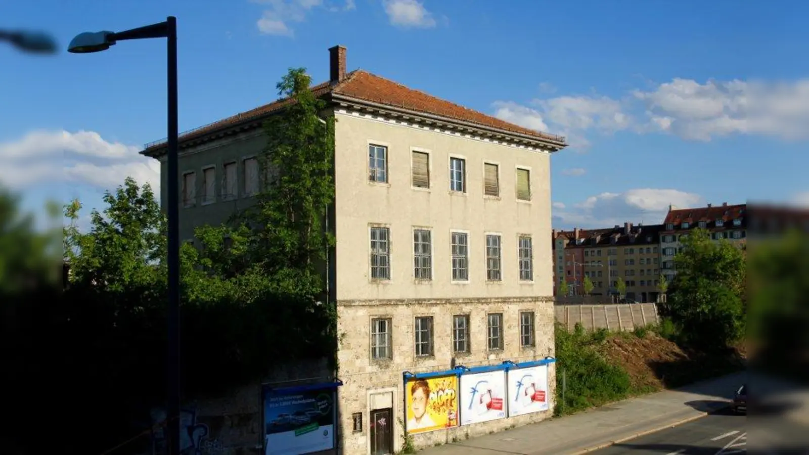 Der Kopfbau an der Offenbachstraße soll nun abgerissen und von einem Neubau ersetzt werden. Die schon für das historische Gebäude geplante kulturelle Nutzung ist auch für den Neubau vorgesehen. (Foto: us)