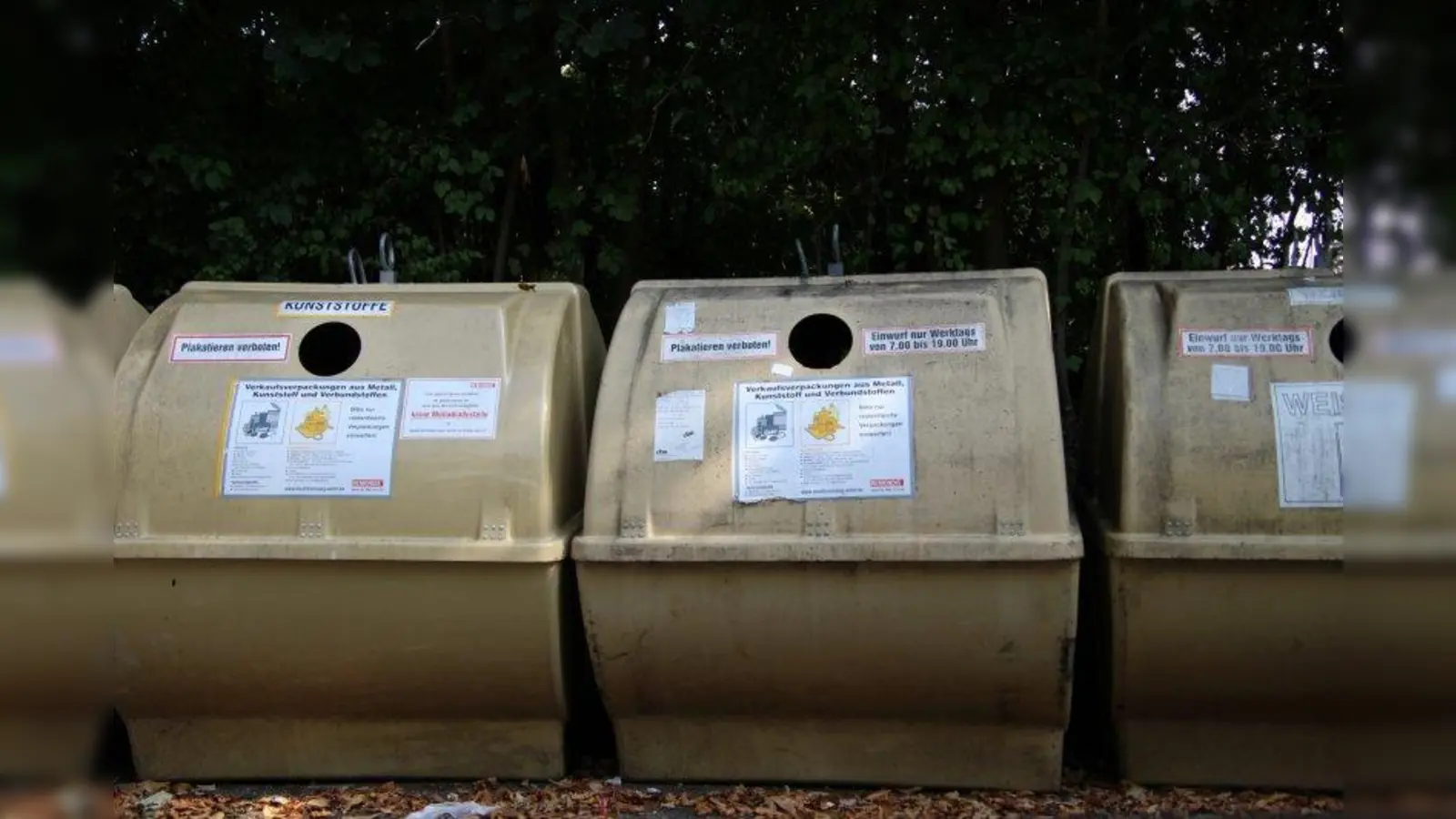 Keine Wertstoffinsel auf dem Turnhallenparkplatz: Die Landeshauptstadt München hat einen entsprechenden Vorschlag des Bezirksausschusses Allach-Untermenzing (BA 23) abgelehnt. (Foto: sb)