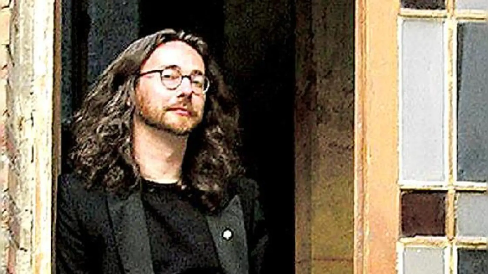 Simon Wascher spielt im Fraunhofer zu Herzen gehend auf der Drehleier.	 (Foto: VA)