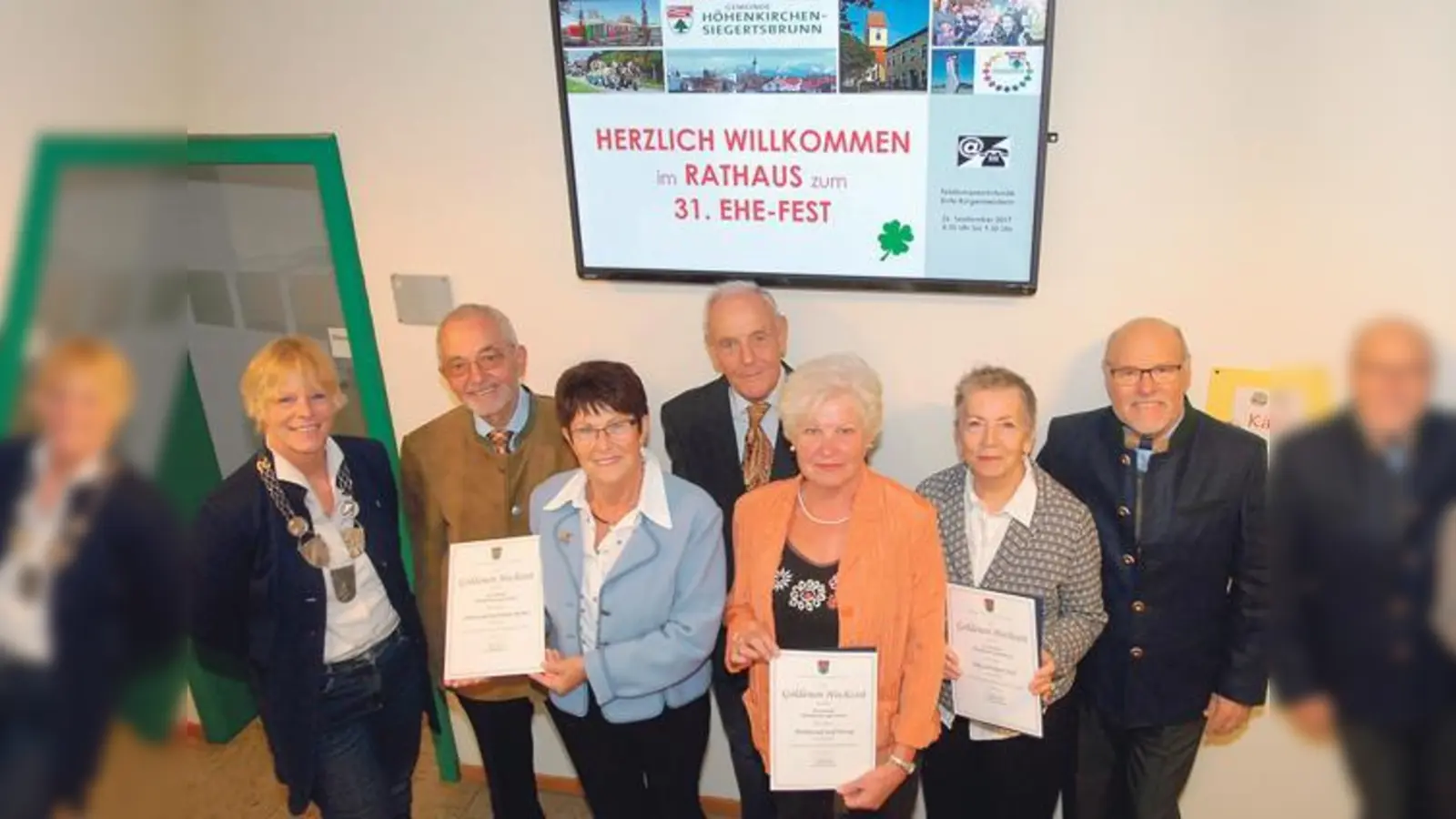 Herzliche Glückwünsch überbrachte Bürgermeisterin Ursula Mayer im Namen der Gemeinde an Christa und Karl-Heinz Richter, Monika und Josef Herzog und Elke und Jürgen Stich. Sie alle feierten Goldene Hochzeit.	 (Foto: VA)
