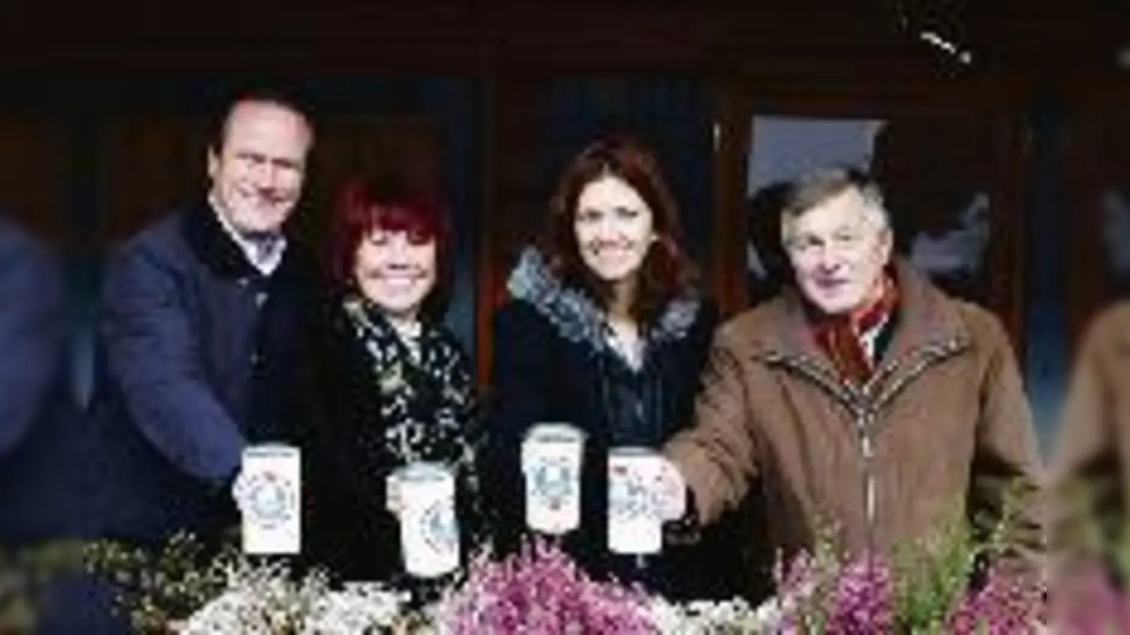 Wollen soviel Geld wie möglich für krebskranke Kinder sammeln  Peter Landstorfer neben Diana Stachowitz, Sabine Bohlmann und Gunther  (Lichti.Foto: wei)