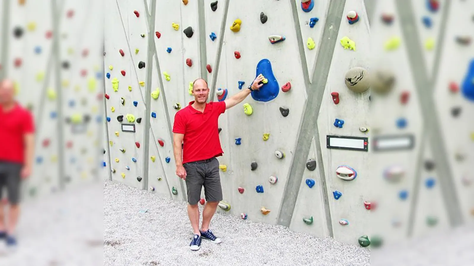 Leiter Christian Lorenz freut sich auf weitere Kinder und Jugendliche, die die Kletter- und Boulderwand im frei.raum ausprobieren wollen.	 (Foto: bus)