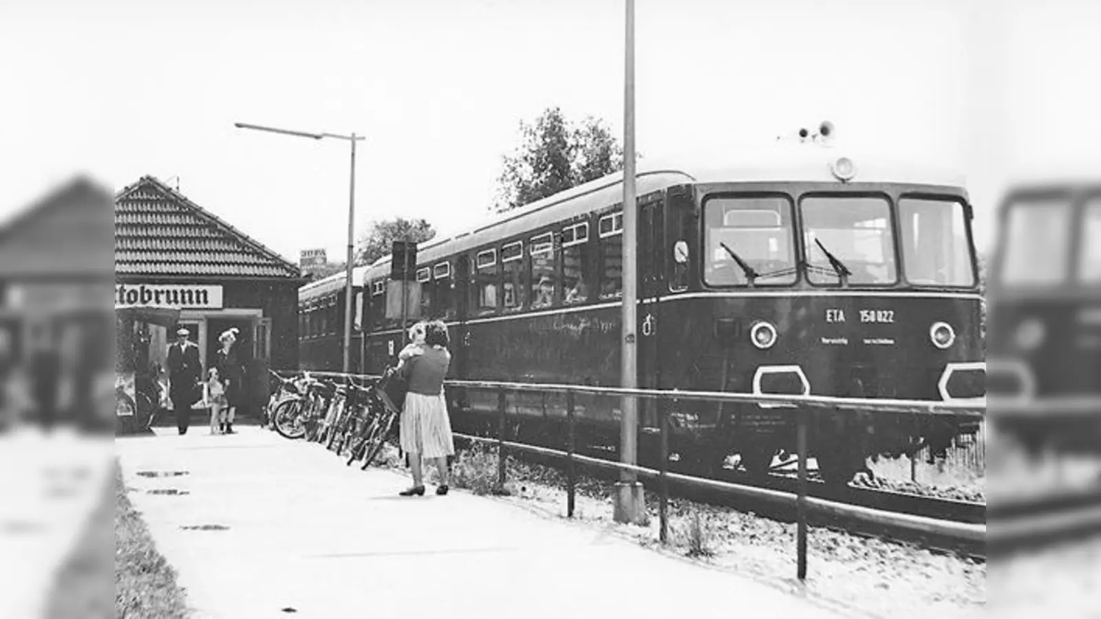Der Bahnhof von Ottobrunn im Jahre 1963  bis heute hat er nur ein Gleis. (Foto: Gemeinde-Archiv)