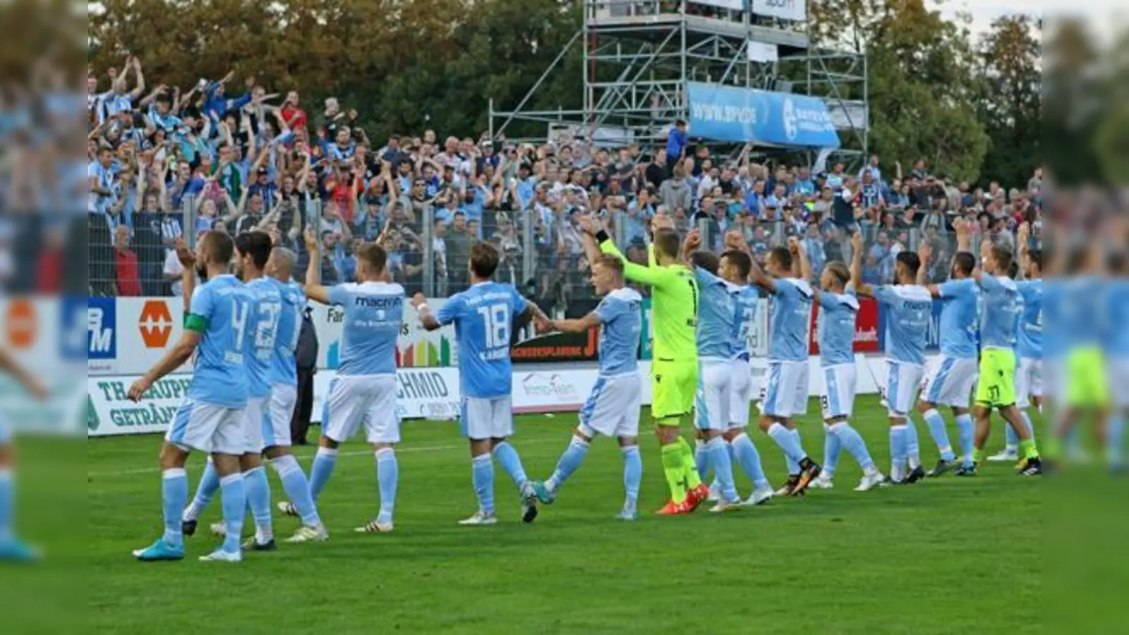 Sorgen allerorts für volle Stadien: Löwenfans in der Regionalliga Bayern.  (Foto: Anne Wild)