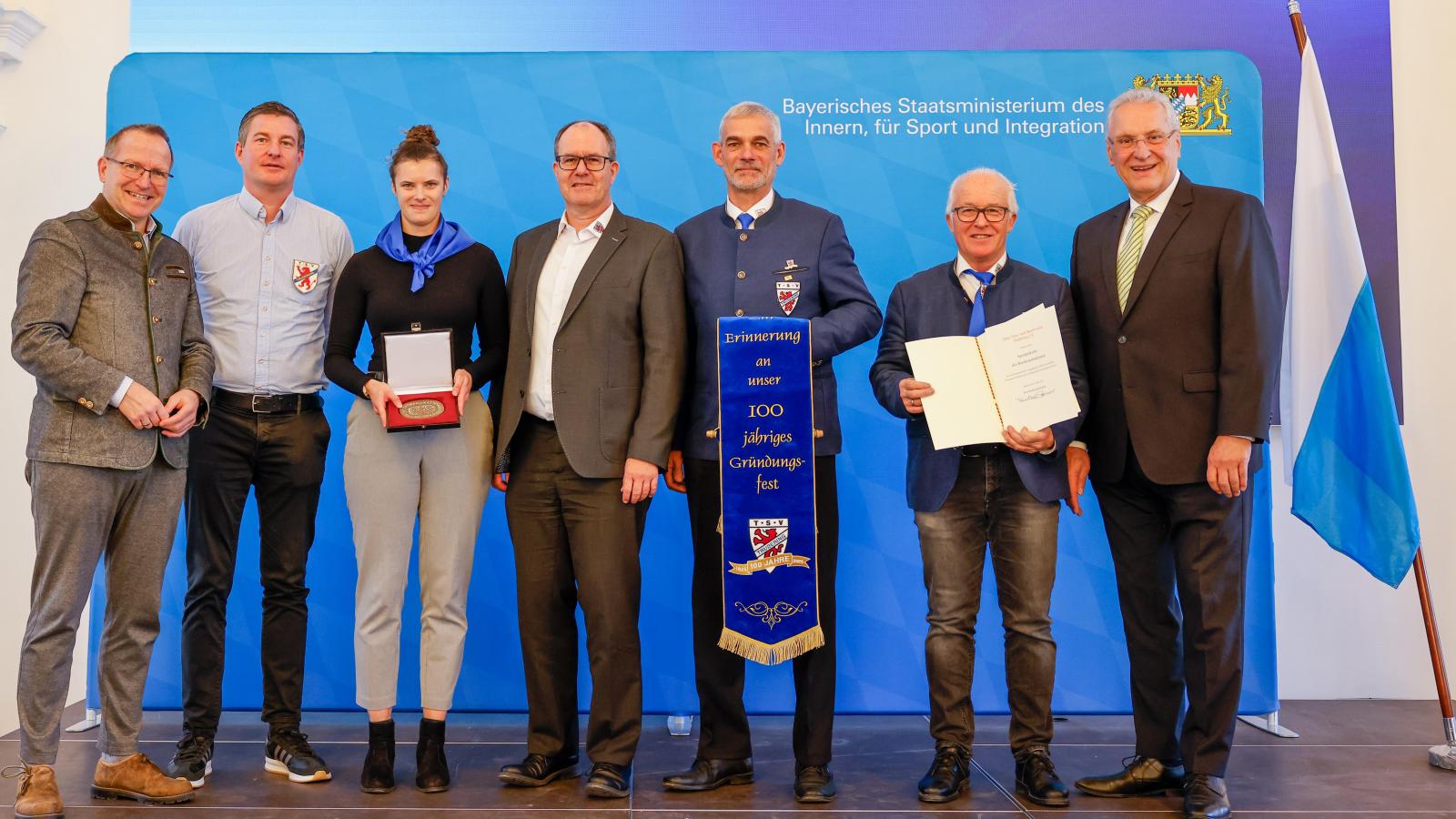 TSV-Trudering-erh-lt-Sportplakette-des-Bundespr-sidenten