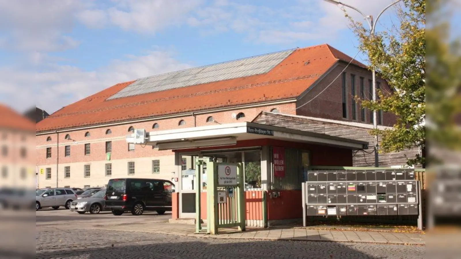 Halle E ist das größte Gebäude auf dem Gelände an der Hans-Preißinger-Straße. (Foto: job)