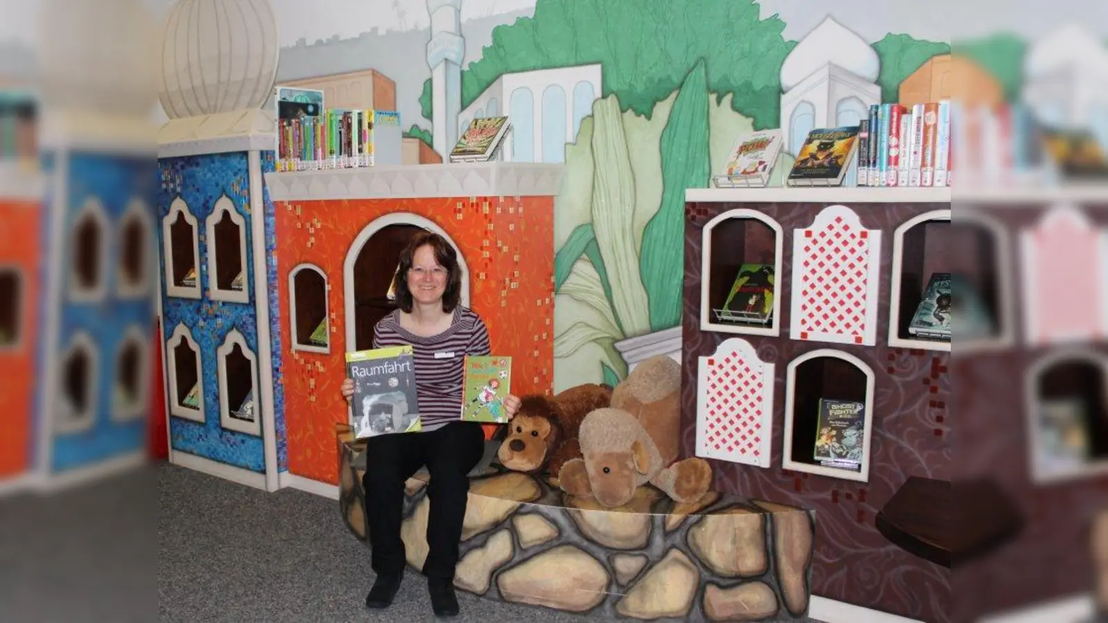 Irmgard Hoiß ist die Leiterin der Stadtteilbibliothek Neuhausen. (Foto: sb)