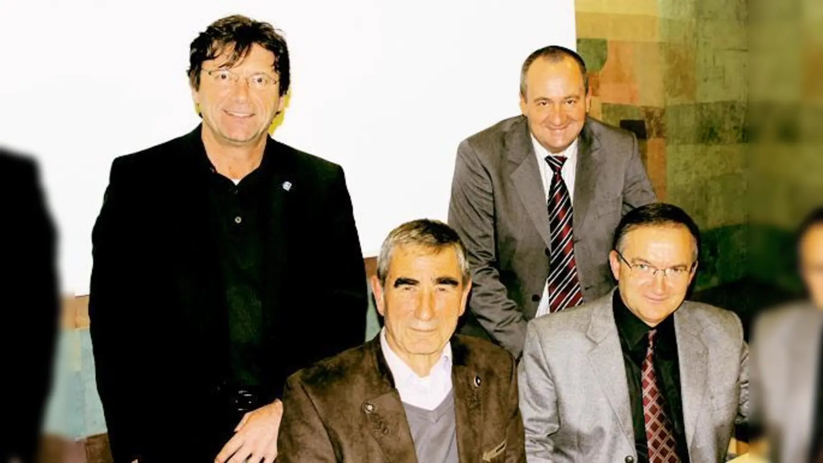 Wollen Poing im bundesweiten Wettbewerb aufblühen sehen: Rathauschef Albert Hingerl, Landschaftsarchitekt Stefan Rhotert, Baubetriebshofleiter Ludwig Mayr und Referent des Bürgermeisters Thomas Stark (v.l.). 	 (Foto: ko)