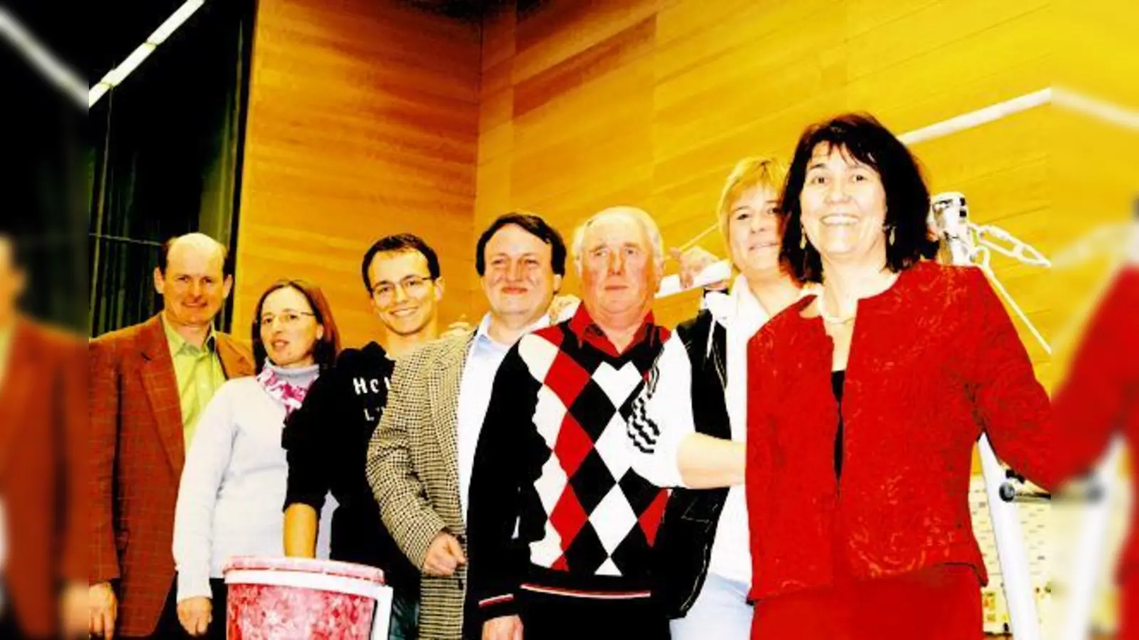 Machen sich für das Konzept »Sport nach 1« stark (von rechts): Die Schulrektorin des Lise-Meitner-Gymnasiums Brigitte Grams-Loibl, Christine Franzlik, Richard Hörle, Richard Raiser, Andreas Pixner, Gemeinderätin Sabine Penka und Oskar Paulicks.	 (Foto: mst)