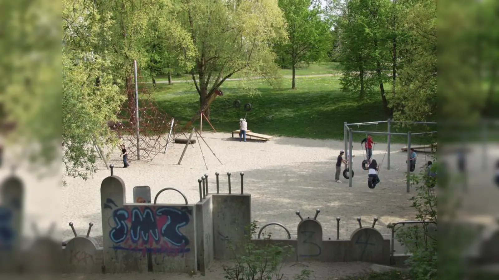 Der so genannte Abenteuerspielplatz an der Mainaustraße im Westkreuz ist momentan wegen der Ameisenplage bei Eltern mit Kleinkindern nicht sehr beliebt. (Foto: Eva Schraft)
