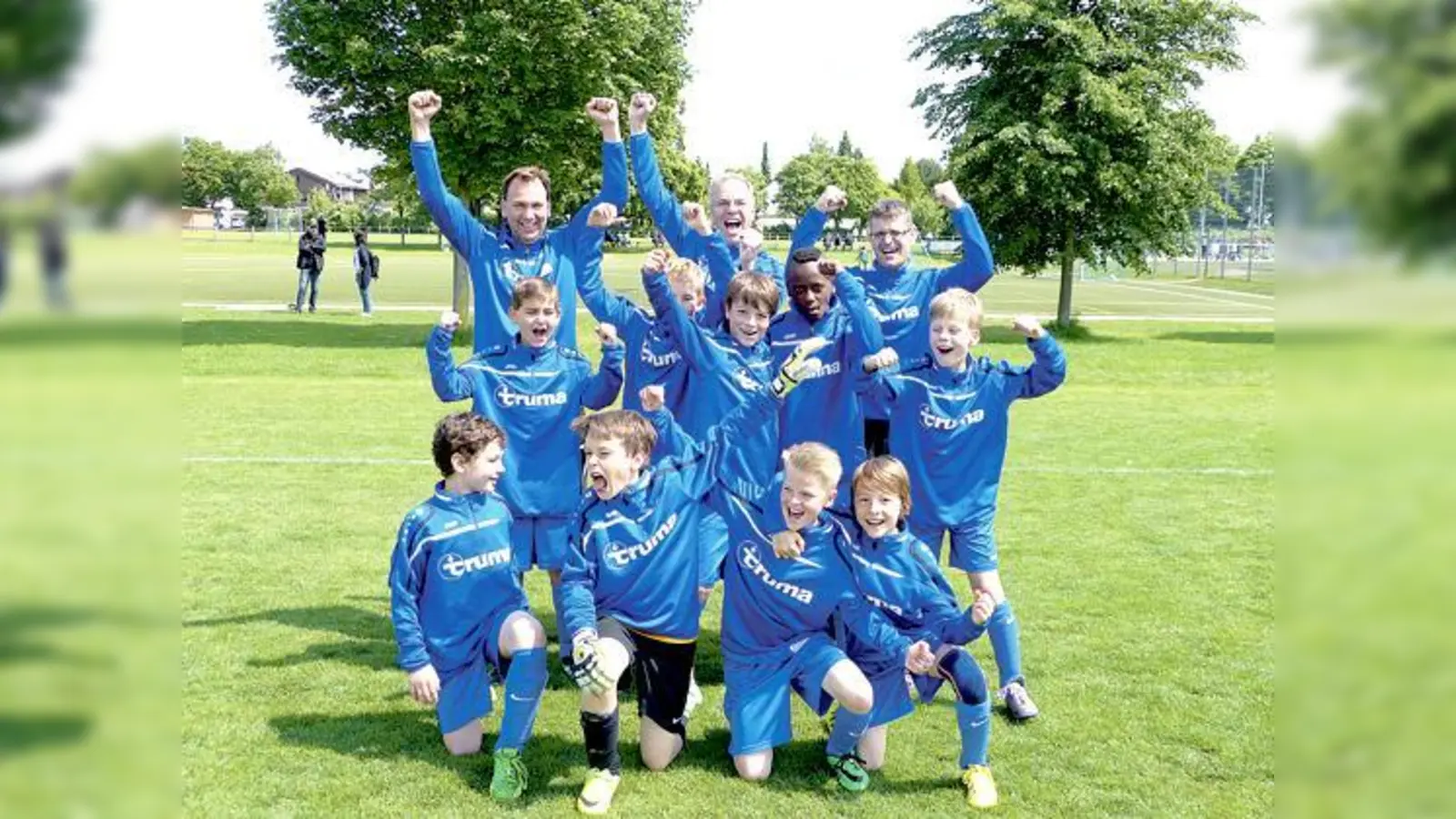 Die E1-Junioren feierten gemeinsam mit ihren Trainern am vergangenen Wochenende den verdienten Meistertitel.	 (Foto: VA)