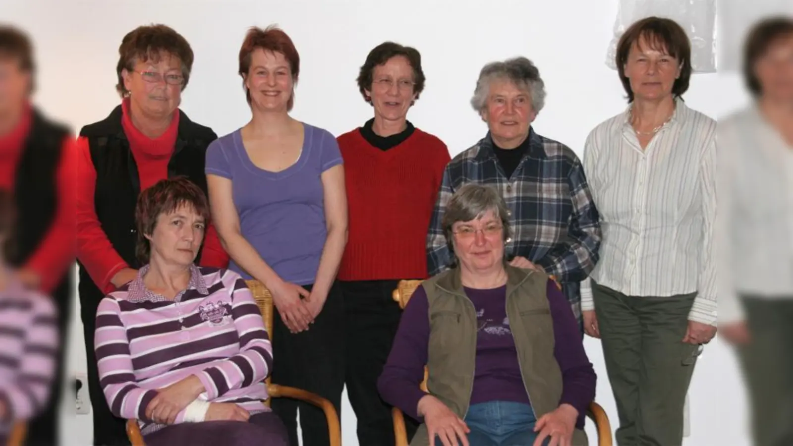 Das neue Vorstandsteam mit: (von links, stehend) Erika Fial, Verena Pokorny-Krick, Erste Sprecherin Heike Sternemann, Kassiererin Christine Kiener sowie Zweite Sprecherin Vasiljka Schweickert; (sitzend) Eva Richter und Margret Schaber. (Foto: Eva Schraft)