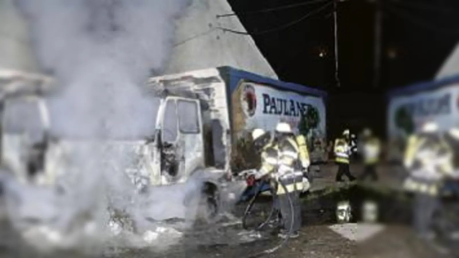Ein vermeintlicher Großbrand entpuppt sich als LKW-Brand.	 (Foto: Feuerwehr München)