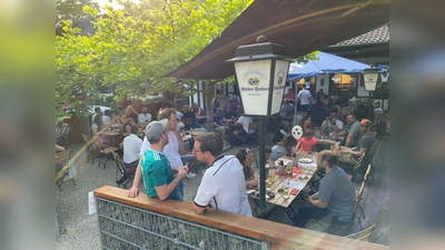 Gesellige Stunden in schönem Ambiente - der gepflegte Biergarten der Gaststätte Geisenbrunn. (Foto: Fam. Madunić)