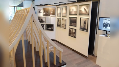 Neben den Fotografien von Sigrid Neubert wird eine Bilderstrecke aus dem Museumsarchiv gezeigt. (Foto: Stadt Erding)