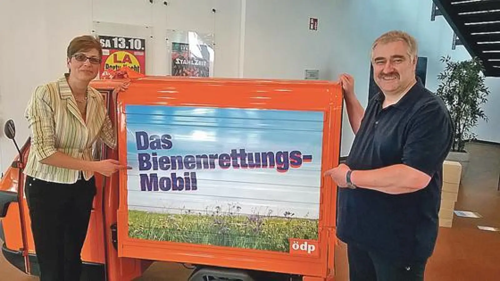 Die Ebersberger Kreisvorsitzende Rosi Reindl und rechts der Erdinger Ortsvorsitzende Wolfgang Reiter	 (Foto: ÖDP)