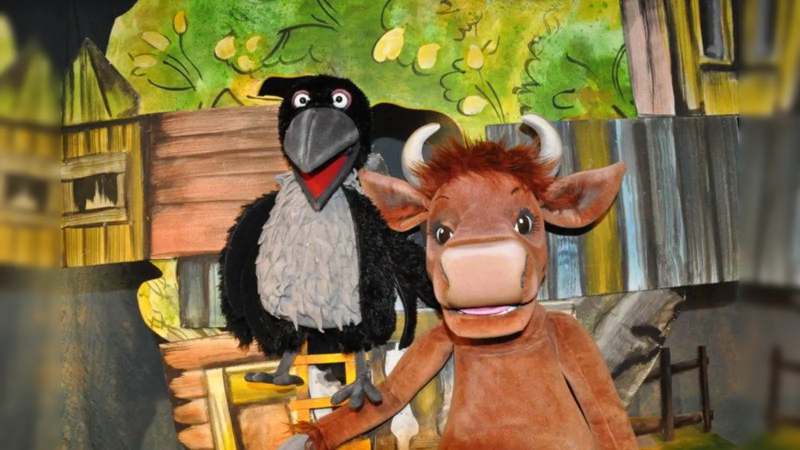 Eine Kuh macht Theater: „Mama Muh - die verrückteste Kuh der Welt” von Jujja Wieslander und Sven Nordqvist in einer Inszenierung der Kammerpuppenspiele Bielefeld. (Foto: Kammerpuppenspiele Bielefeld)