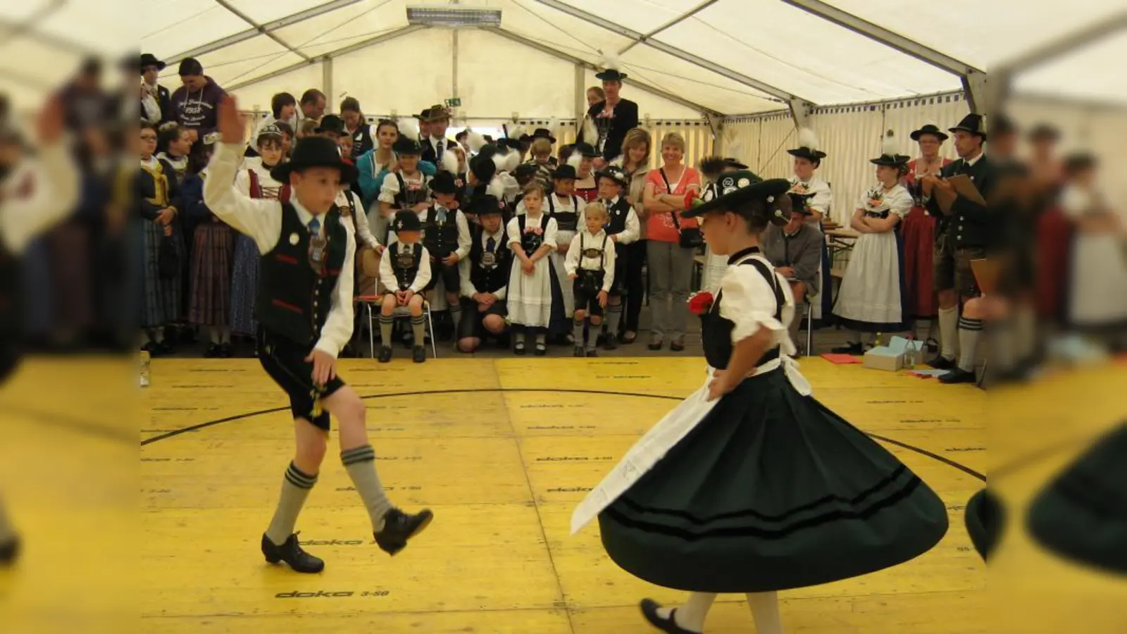 Moritz Still (Platz 1) und Lisa Still (Platz 2) in der Altersklasse bis neun Jahre. (Foto: pi)