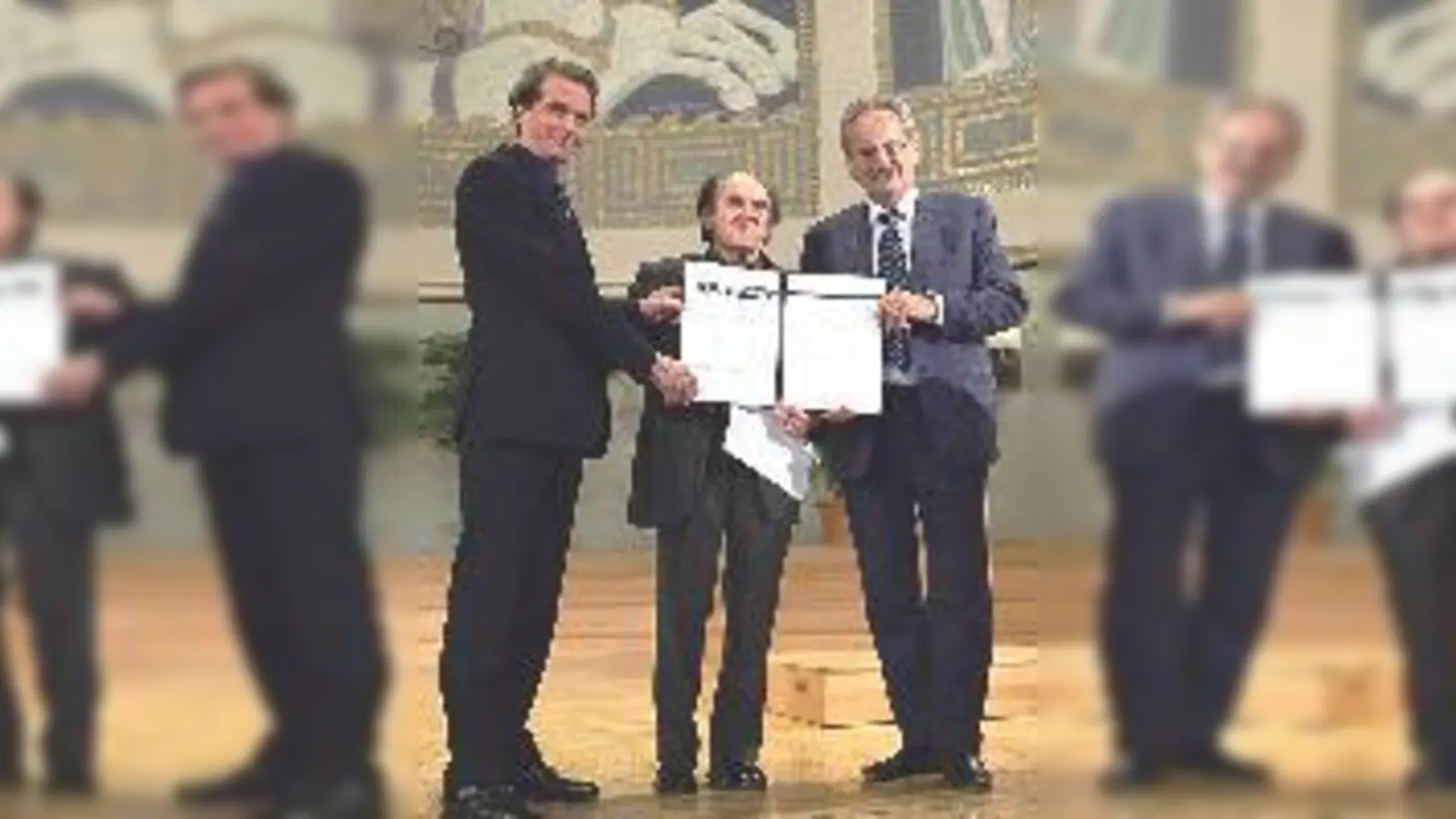 Otto Dov Kulka (Mitte) erhielt den Geschwister-Scholl-Preis für sein Buch über die Zeit in Auschwitz.	 (Foto: Kerstin Dahnert)