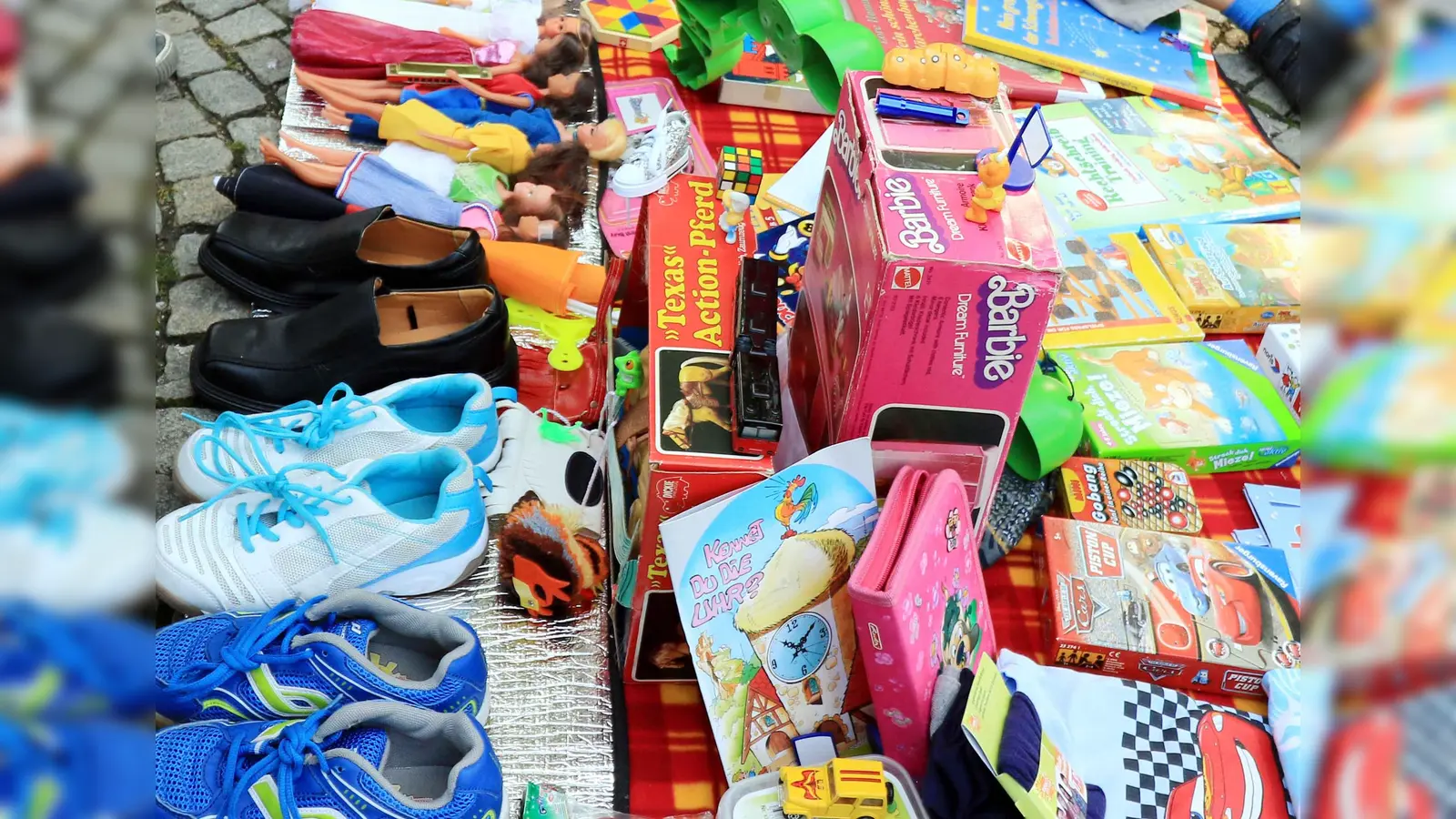 Wie die Großen: Auch für den Nachwuchs hat wieder die Flohmarktsaison begonnen. (Foto: VA)