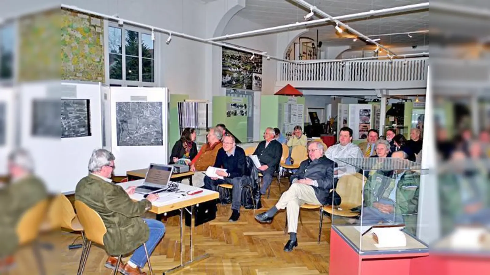 Viel Interessantes, leider wenig Zuhörer, die Versammlung des Fördervereins des Heimatmuseums in Unterhaching. 	 (Foto: Kohnke)