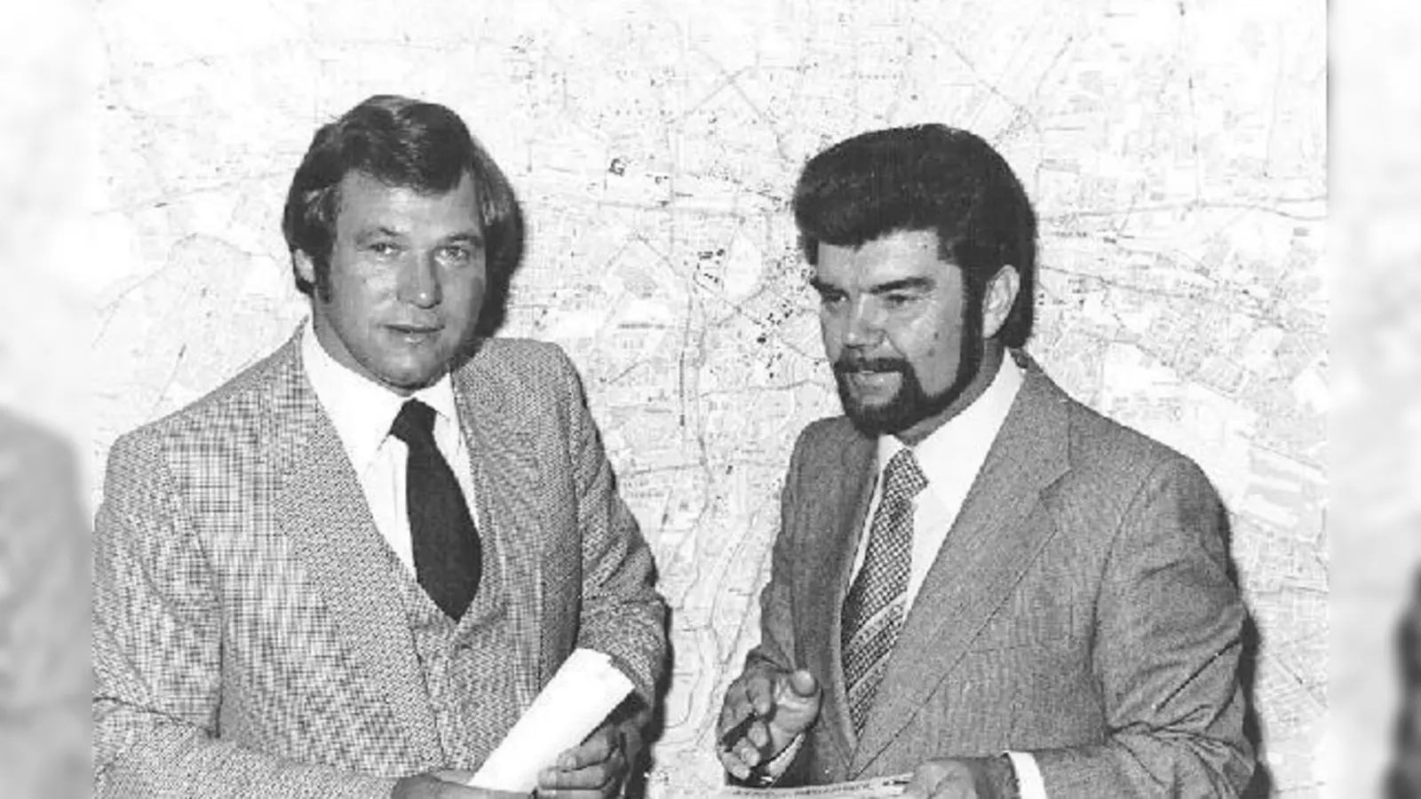 Hermann Memmel und Josef Wirth 1984 in der SPD-Fraktion, kurz nach der ersten Sitzung.  (Foto: Privat)