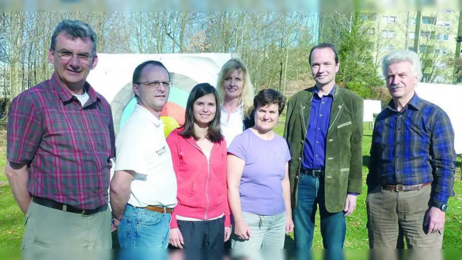 Der neue und alte Vorstand des SCUG Abteilung Bogenschützen: (v.l.)  Alfred Hermens, Ralph Kunath, Brigitte Keßler, Sabine Kunath, Anja Heder, Boris Heder und Norbert Stelzig. (Foto: pi)