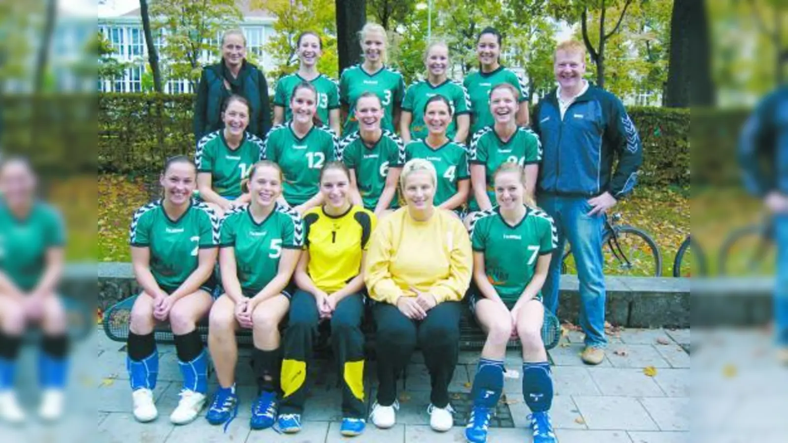 Die Damen 1 des SV München Laim: (obere Reihe v.l.) Isi Geiser, Laura Kunz, Alexa Steinke, Laura Steinke, Mira Sandweg, (mittlere Reihe v.l.) Ines Frei, Tanja Losert, Vroni Mücher, Anderl Neumaier, Simone Scholz, Michi Heimrich, (untere Reihe) Petzi Buresch, Maggie Haub, Kathi Haub, Uta Duka, Melli Helneder. (Foto: pi)
