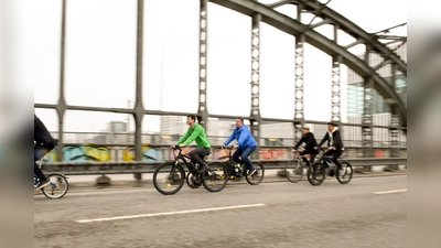 Radfahrer sollen sich in München sicherer bewegen können. Dafür soll der Autoverkehr Fahrspuren abgeben, fordert das Bündnis "Radentscheid München". (Foto: Tobias Haase)