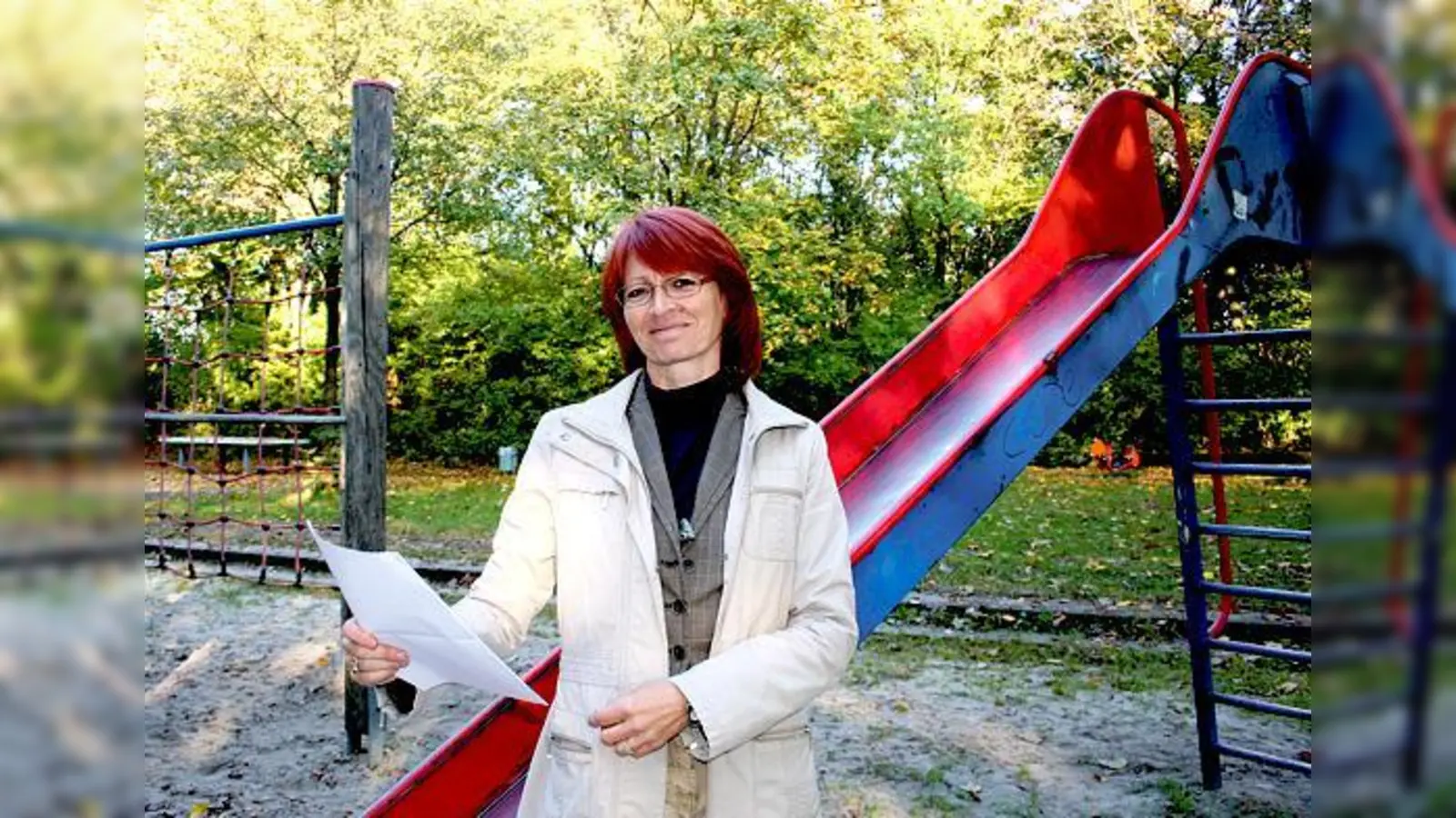 Gabi Kittl, die Kinderbeauftragte des Bezirksausschusses Feldmoching-Hasenbergl, freut sich, dass die Stadt im kommenden Jahr den Spielplatz an der Toni-Pfülf-Straße umgestaltet und aufpeppt. 	 (Foto: ws)