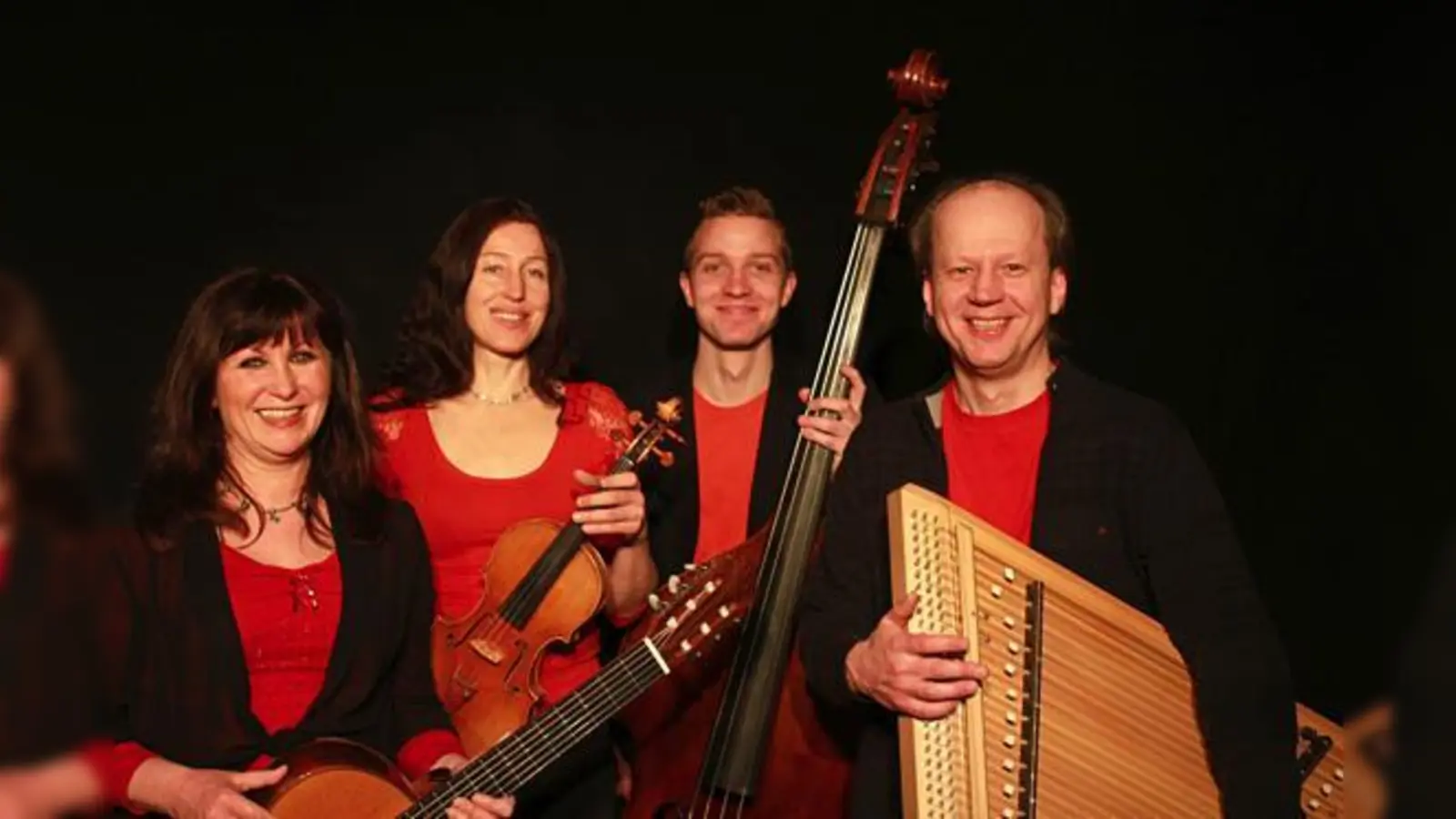 Das neue Weihnachtsprogramm von Rudi Zapf (rechts) und seinem Ensemble steckt wieder voller musikalischer Überraschungen.	 (Foto: Zapf)