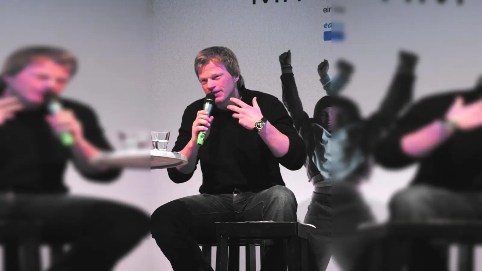 „Entbehrungen, Disziplin – was bringt mir das? Neben Spaß und Zufriedenheit vor allem eine gute Zukunft und Wertschätzung von anderen.”: Oliver Kahn im St.-Anna-Gymnasium. (Foto: ls)