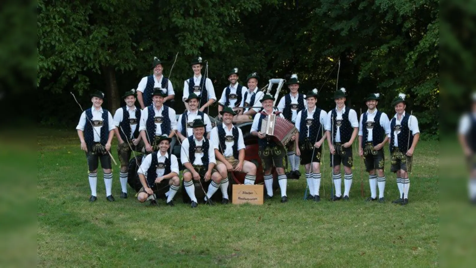 Sie gehören zum Allacher Dorffest dazu: die Allacher Goaslschnoizer leben und pflegen das bayerische Brauchtum. (Foto: Allacher Goaslschnoizer)